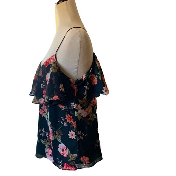 F&F top spaghetti strap blouse. Drop shoulder flutter sleeve. Size 8 - Picture 6 of 9